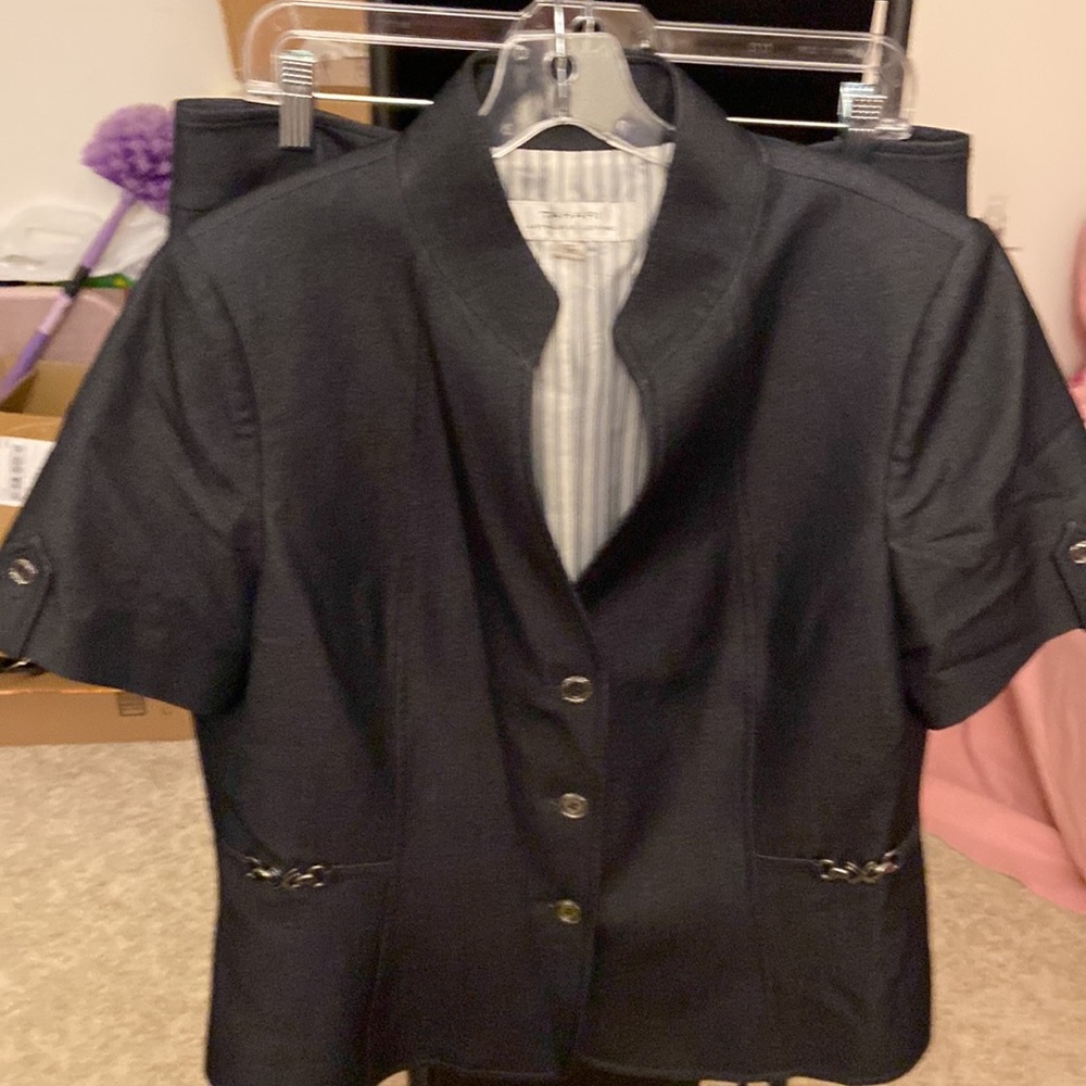 Tahari Short Sleeve Skirt Suit Size 14